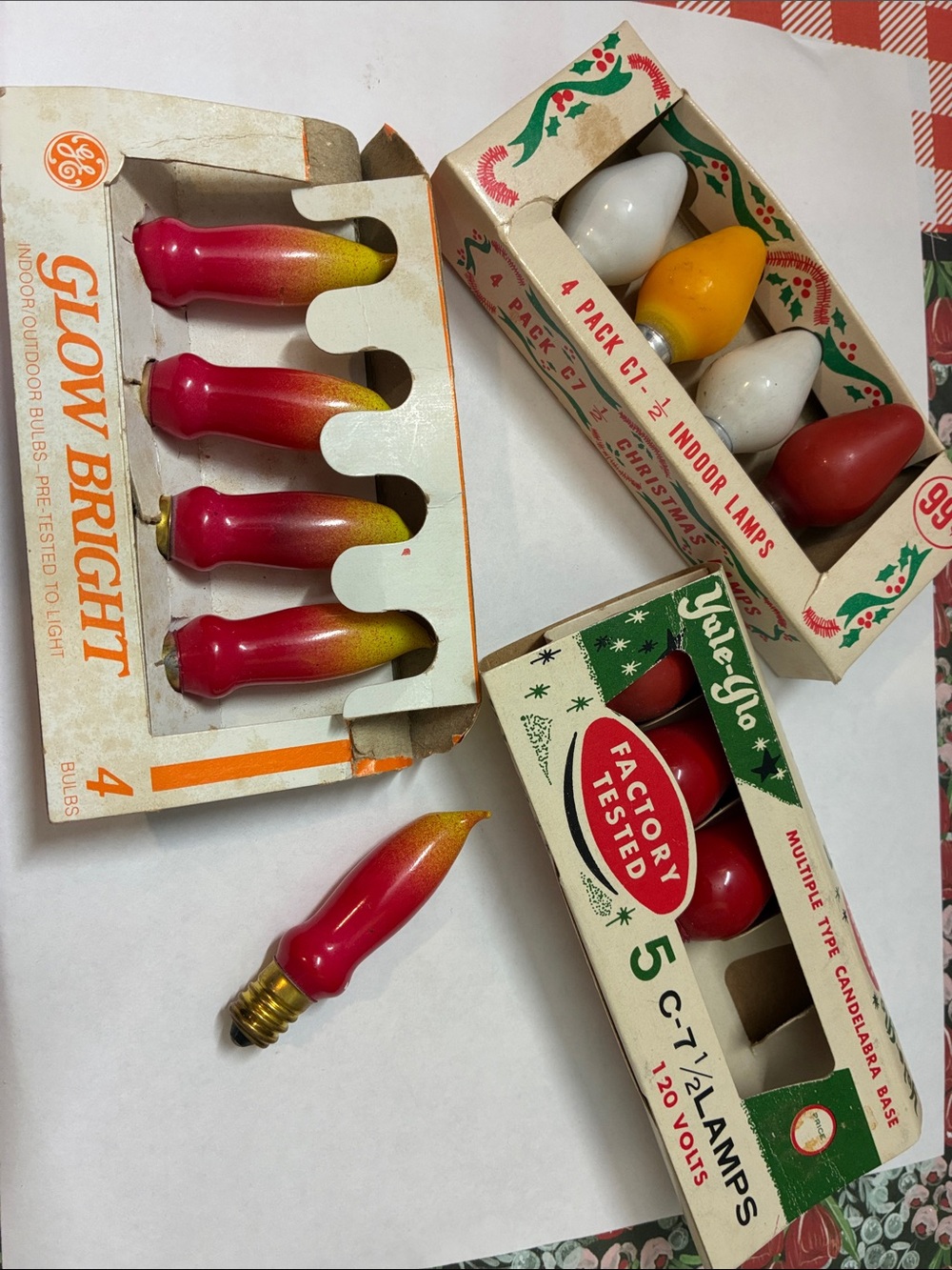 Vintage-Style Gradient C7 Christmas Bulbs - Red to Yellow, Pack